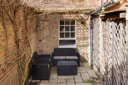 Regency Apartment - Private Entrance & Courtyard Cheltenham Exterior foto