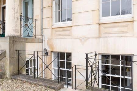 Regency Apartment - Private Entrance & Courtyard Cheltenham Exterior foto